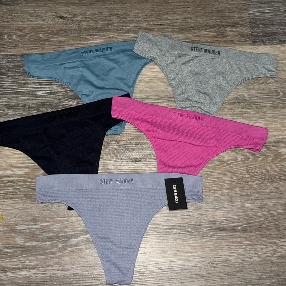 BNWT Steve Madden Multi Colored Set of 5 Thongs